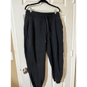 Lululemon Scuba Jogger size 12
